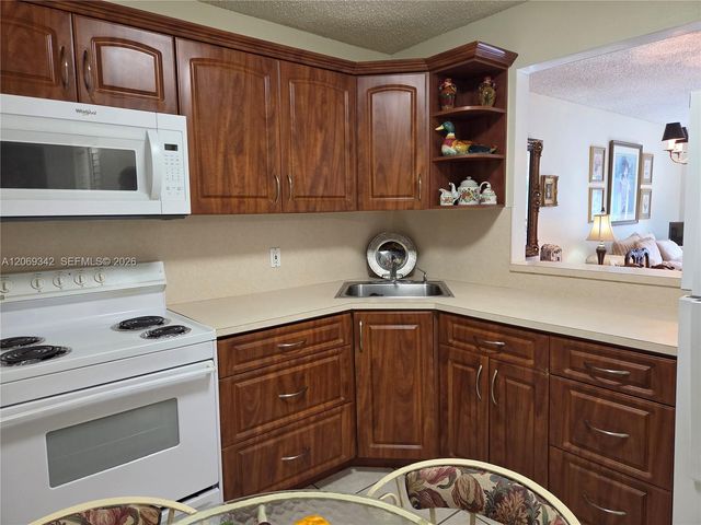 7707 Camino Real 209, Miami, FL 33143