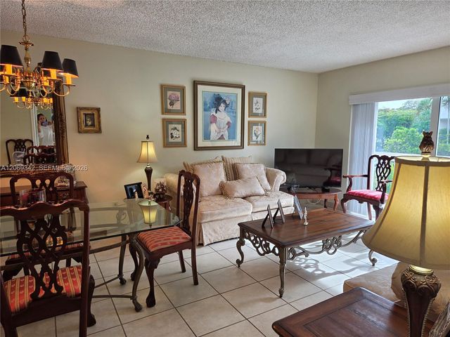 7707 Camino Real 209, Miami, FL 33143