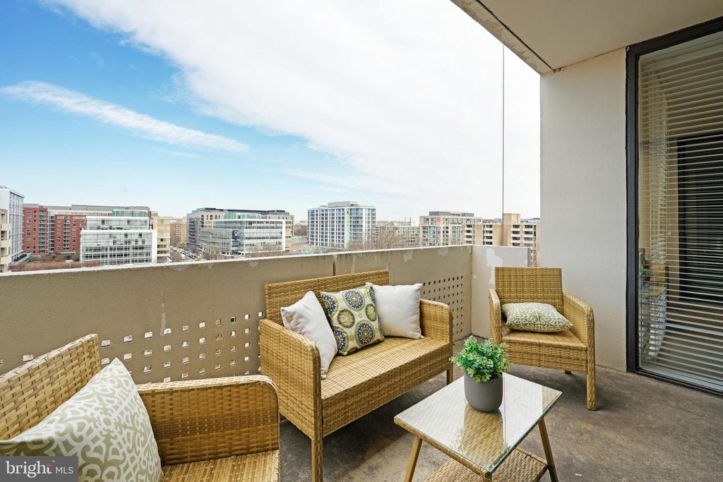 1245 4TH ST SW #E-805, Washington, DC 20024