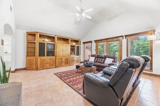 281 Ridgewood Drive, Magnolia, TX 77355