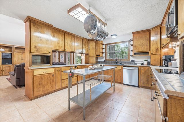 281 Ridgewood Drive, Magnolia, TX 77355