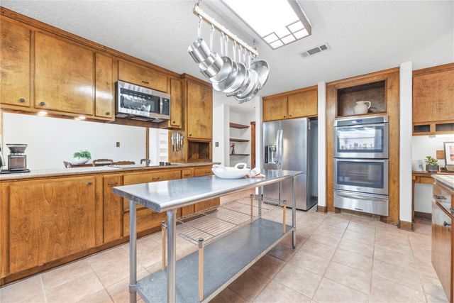281 Ridgewood Drive, Magnolia, TX 77355