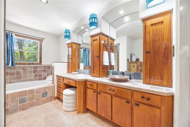 281 Ridgewood Drive, Magnolia, TX 77355