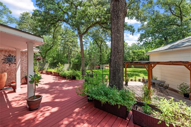 281 Ridgewood Drive, Magnolia, TX 77355