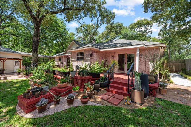 281 Ridgewood Drive, Magnolia, TX 77355