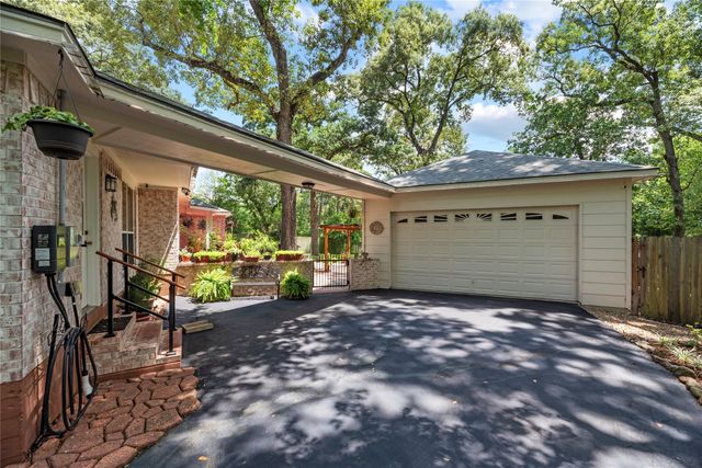 281 Ridgewood Drive, Magnolia, TX 77355