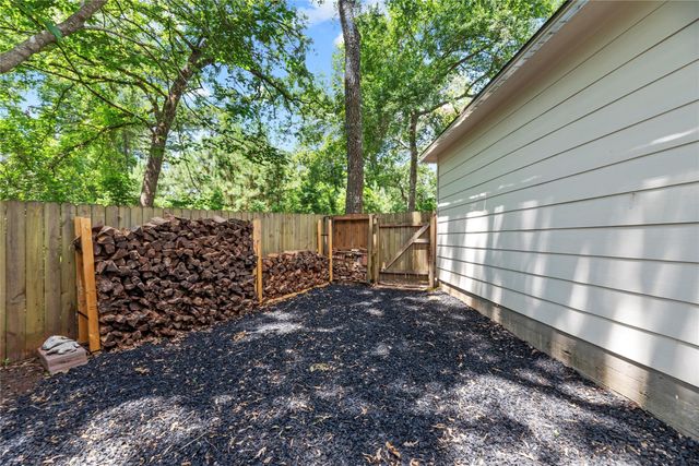 281 Ridgewood Drive, Magnolia, TX 77355