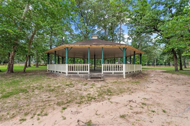 281 Ridgewood Drive, Magnolia, TX 77355