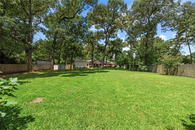 281 Ridgewood Drive, Magnolia, TX 77355