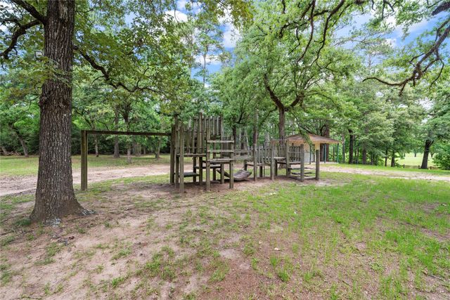 281 Ridgewood Drive, Magnolia, TX 77355