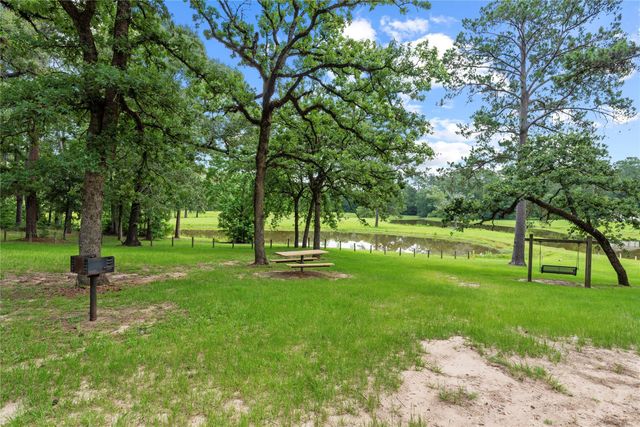 281 Ridgewood Drive, Magnolia, TX 77355