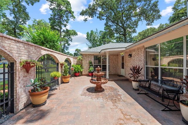 281 Ridgewood Drive, Magnolia, TX 77355