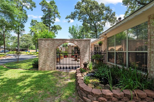 281 Ridgewood Drive, Magnolia, TX 77355
