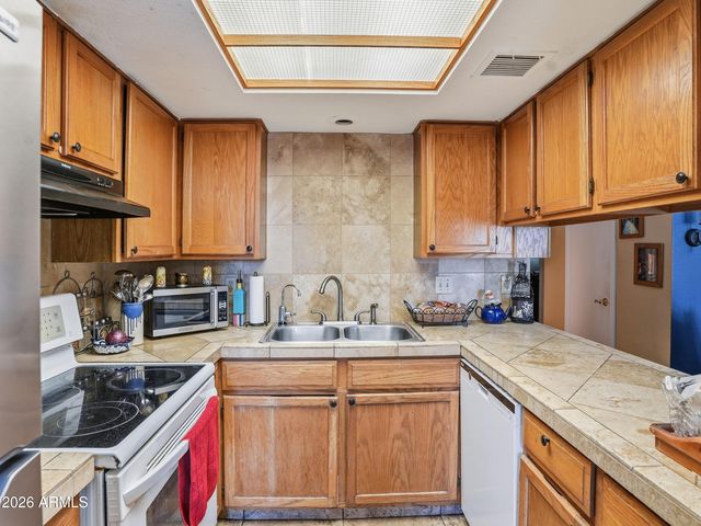 1832 N 52ND Street 107, Phoenix, AZ 85008