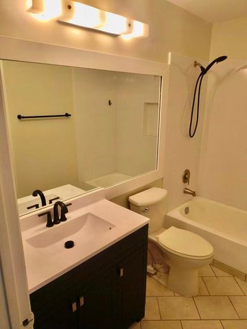 2651 Country Oaks Court, Aurora, IL 60502