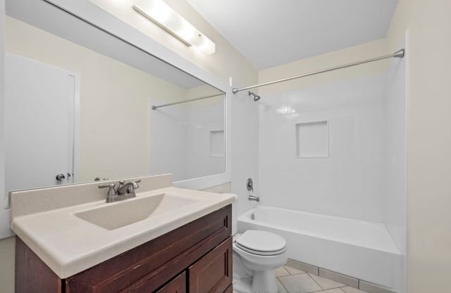 2651 Country Oaks Court, Aurora, IL 60502
