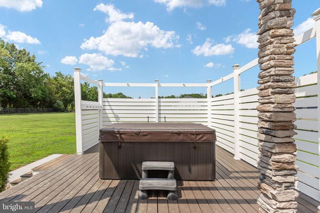 215 SADDLE RIDGE LN, Fredericksburg, VA 22406