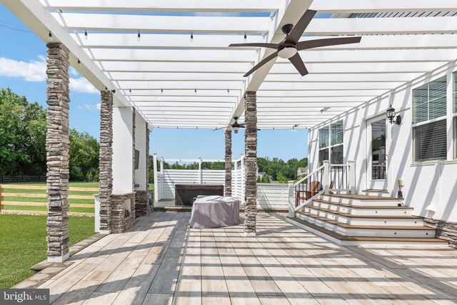 215 SADDLE RIDGE LN, Fredericksburg, VA 22406