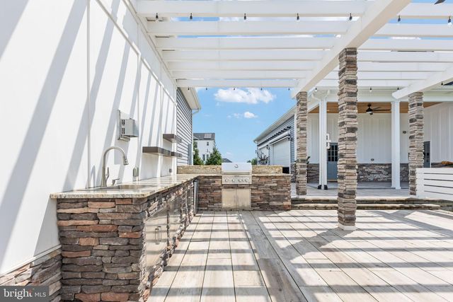 215 SADDLE RIDGE LN, Fredericksburg, VA 22406