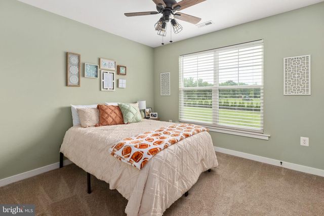 215 SADDLE RIDGE LN, Fredericksburg, VA 22406