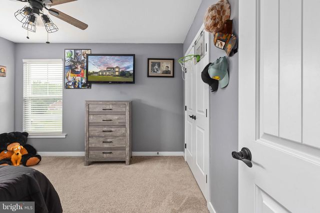 215 SADDLE RIDGE LN, Fredericksburg, VA 22406