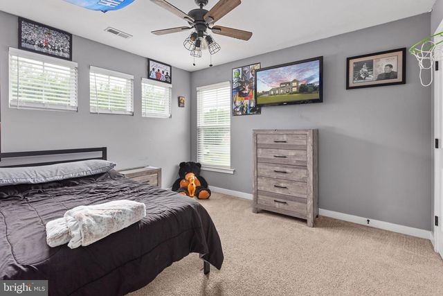 215 SADDLE RIDGE LN, Fredericksburg, VA 22406