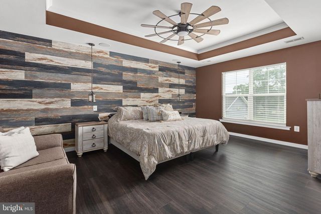 215 SADDLE RIDGE LN, Fredericksburg, VA 22406