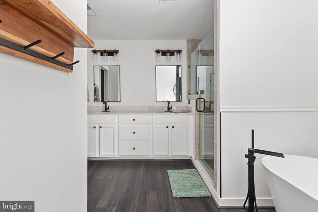215 SADDLE RIDGE LN, Fredericksburg, VA 22406