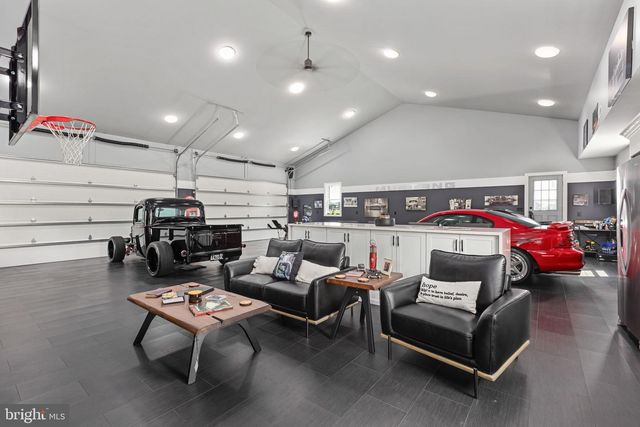 215 SADDLE RIDGE LN, Fredericksburg, VA 22406