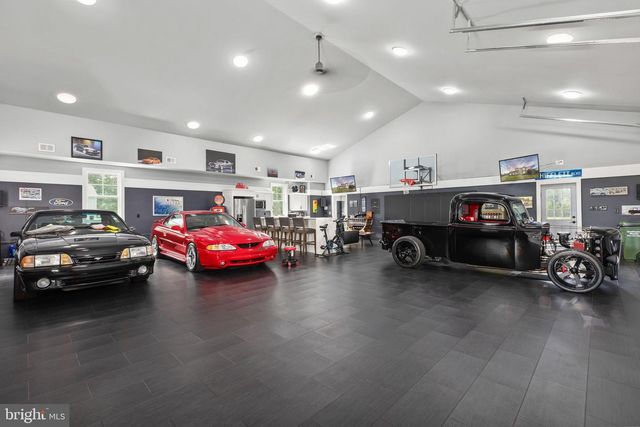 215 SADDLE RIDGE LN, Fredericksburg, VA 22406