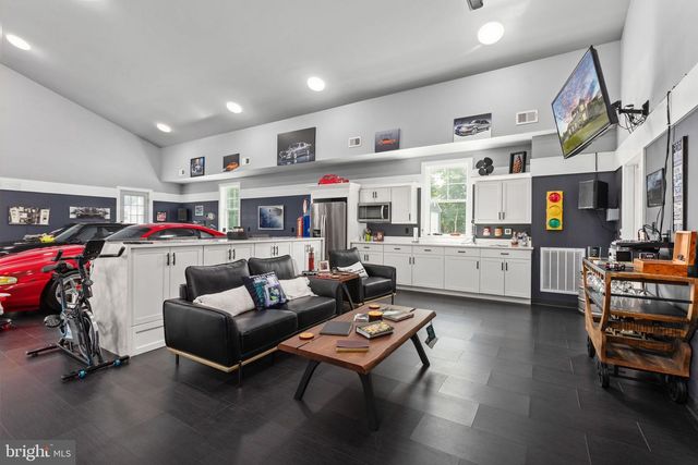 215 SADDLE RIDGE LN, Fredericksburg, VA 22406