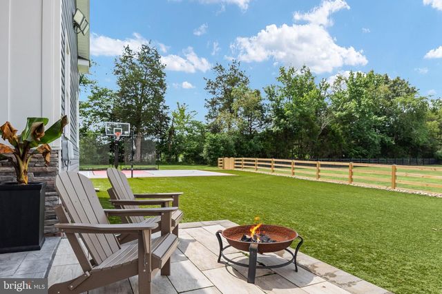 215 SADDLE RIDGE LN, Fredericksburg, VA 22406