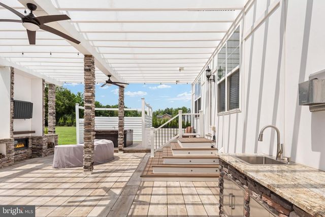 215 SADDLE RIDGE LN, Fredericksburg, VA 22406