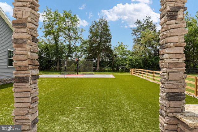 215 SADDLE RIDGE LN, Fredericksburg, VA 22406
