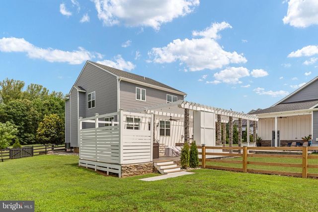 215 SADDLE RIDGE LN, Fredericksburg, VA 22406