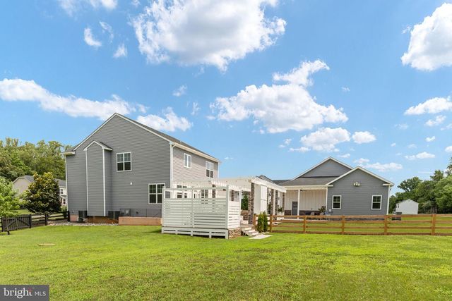 215 SADDLE RIDGE LN, Fredericksburg, VA 22406