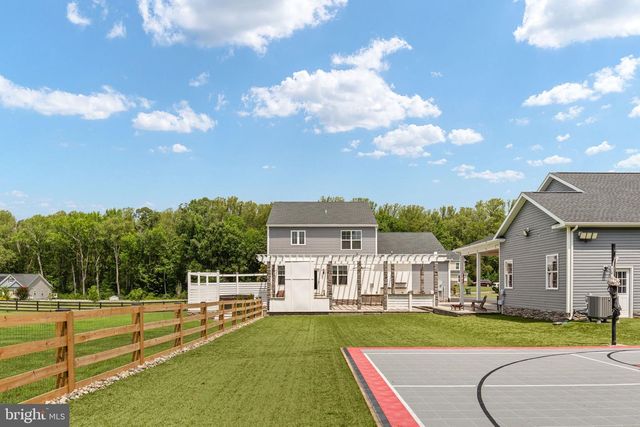 215 SADDLE RIDGE LN, Fredericksburg, VA 22406