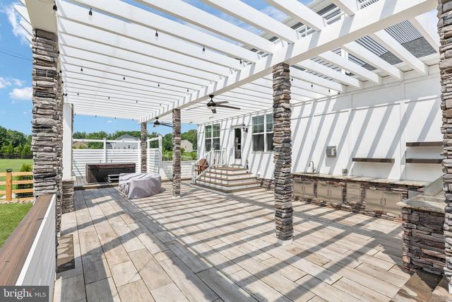 215 SADDLE RIDGE LN, Fredericksburg, VA 22406