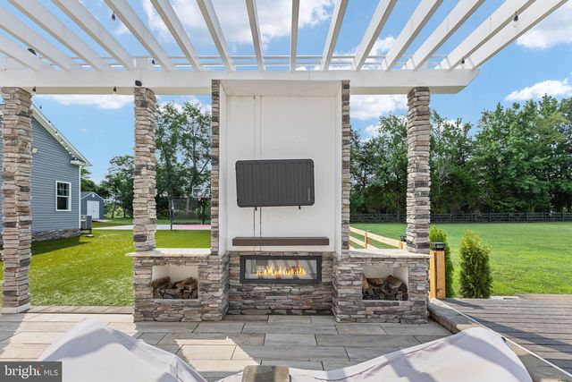 215 SADDLE RIDGE LN, Fredericksburg, VA 22406