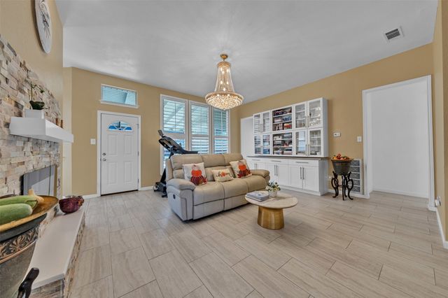 729 Claridge Drive, Arlington, TX 76018