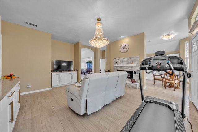 729 Claridge Drive, Arlington, TX 76018