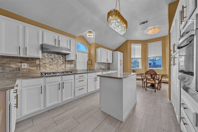 729 Claridge Drive, Arlington, TX 76018