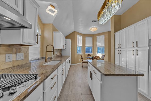 729 Claridge Drive, Arlington, TX 76018