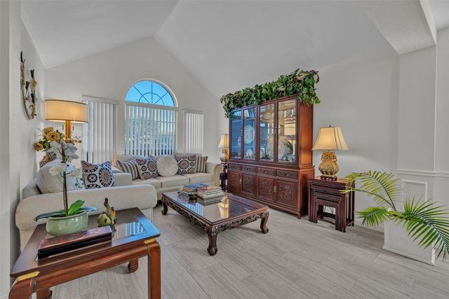 729 Claridge Drive, Arlington, TX 76018