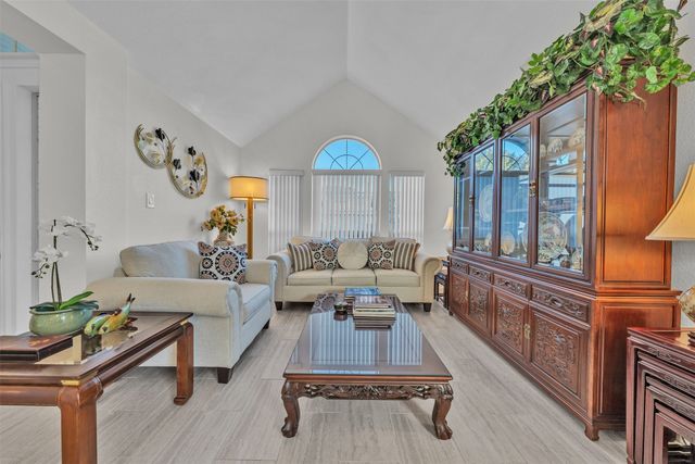 729 Claridge Drive, Arlington, TX 76018