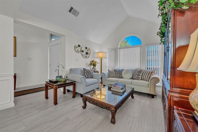 729 Claridge Drive, Arlington, TX 76018