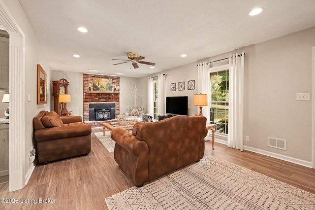 1804 Deer Run Rd, La Grange, KY 40031