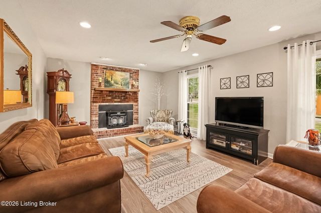 1804 Deer Run Rd, La Grange, KY 40031