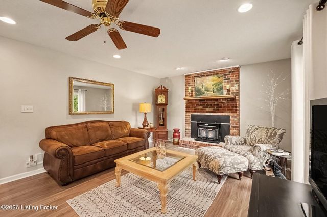 1804 Deer Run Rd, La Grange, KY 40031