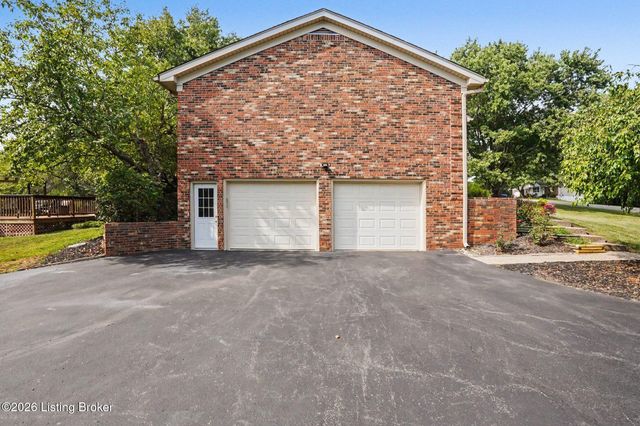 1804 Deer Run Rd, La Grange, KY 40031
